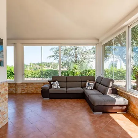 Villa Rita With Pool By Rentbeat *