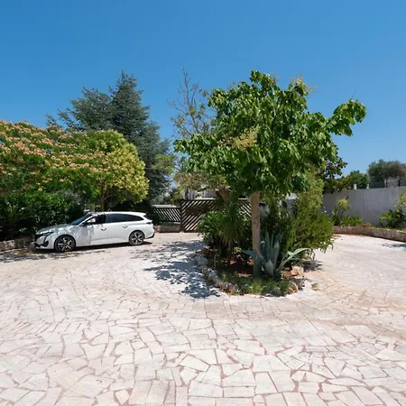 Villa Rita With Pool By Rentbeat *