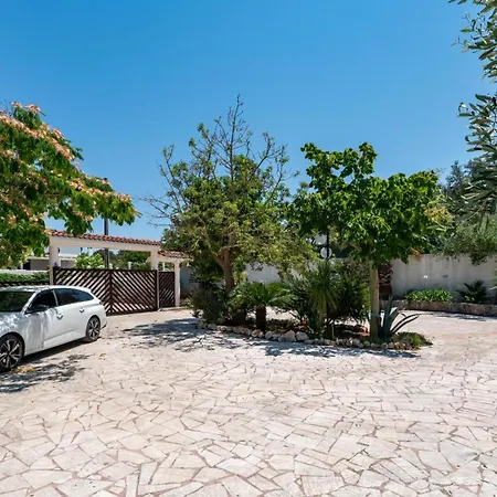 Villa Rita With Pool By Rentbeat